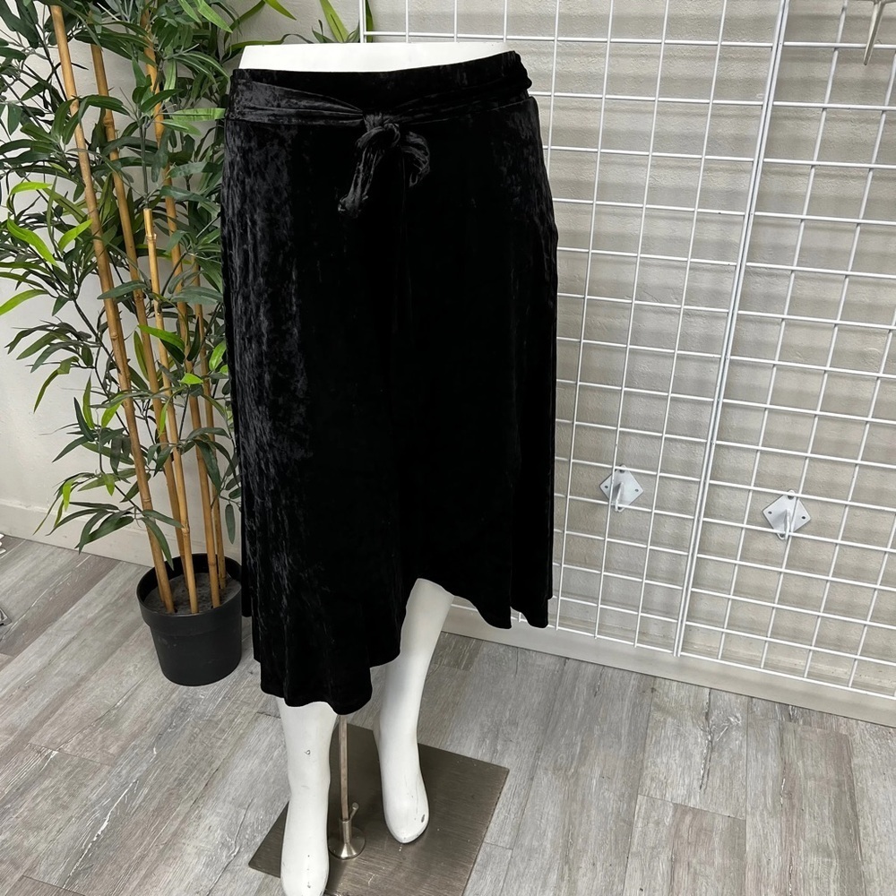 Torrid Black Crushed Velvet Wrap Midi Skirt - NEW - Size 26 (4)